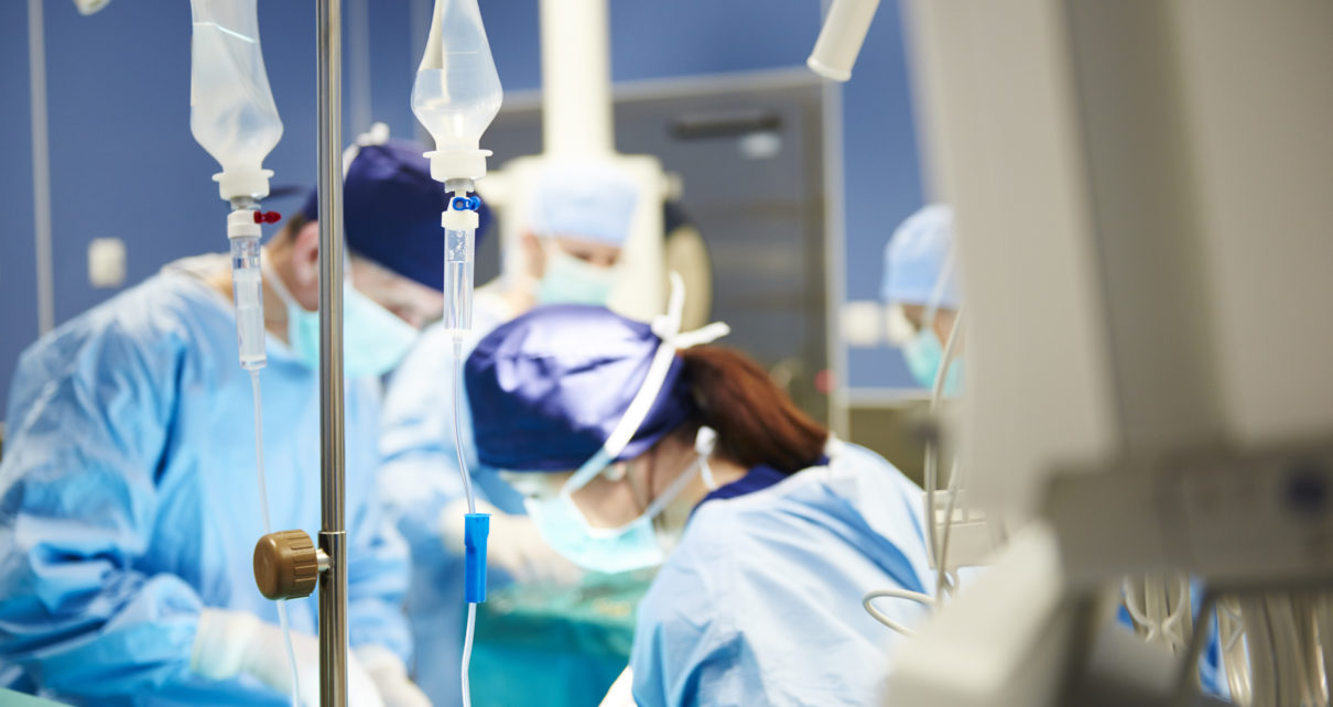 Włoscy lekarze przeprowadzili przeszczep obu płuc zniszczonych przez koronawirusa u 18-latka