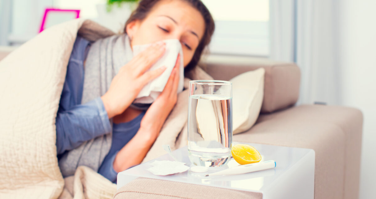 Naukowcy: Przebyte w przeszłości przeziębienia mogą chronić przed COVID-19